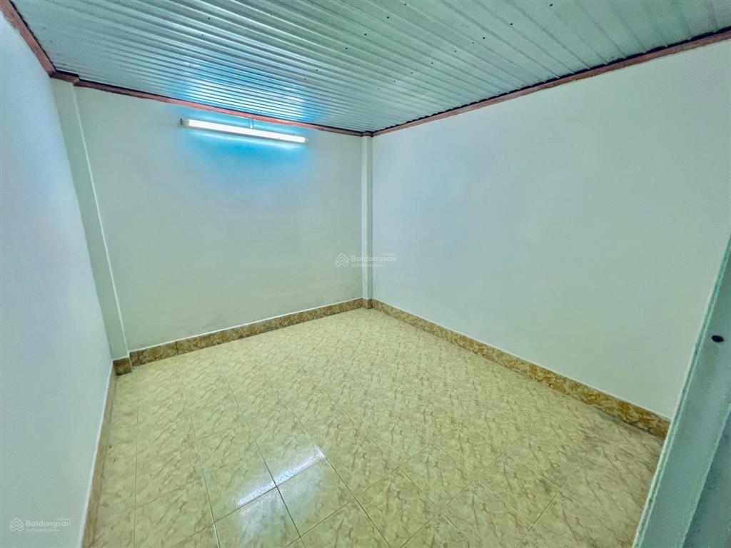 Nhà 71m2 p. hoà bình (cũ) sân banh biên hoà sổ riêng 2,35 tỷ, hẻm 3 gác thông thoáng 2pn