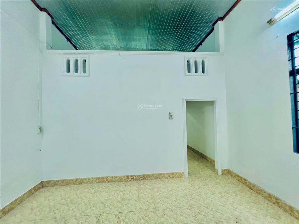 Nhà 71m2 p. hoà bình (cũ) sân banh biên hoà sổ riêng 2,35 tỷ, hẻm 3 gác thông thoáng 2pn