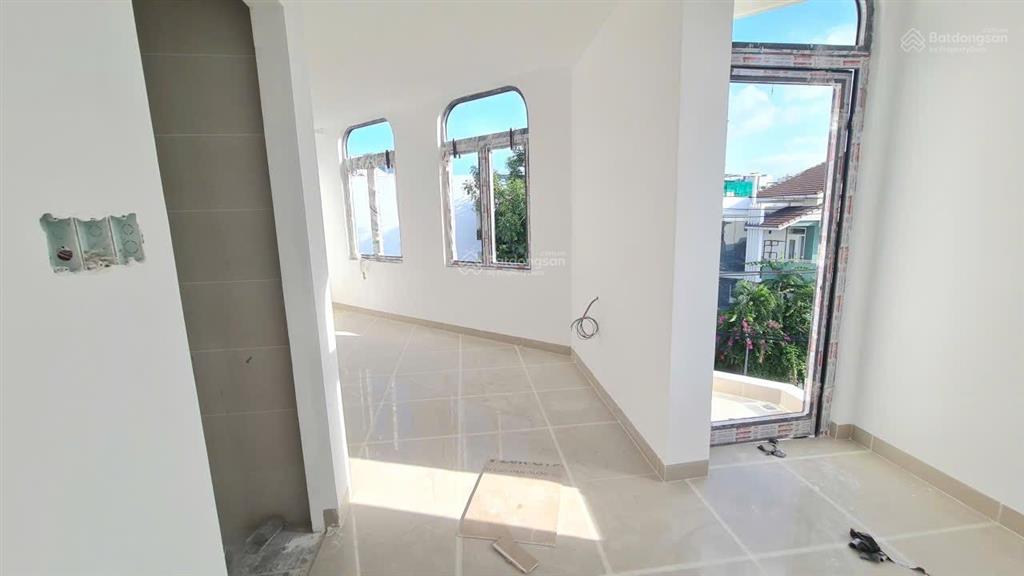 Nhà mặt tiền 4 tầng 1 tum đường lê chân ngang 10m ngay trung tâm phố nha trang
