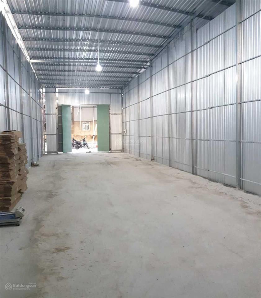 Chính chủ, cho thuê nhiều kho 200m2 giá 18 triệu. đường xe tải, không ngập nước.