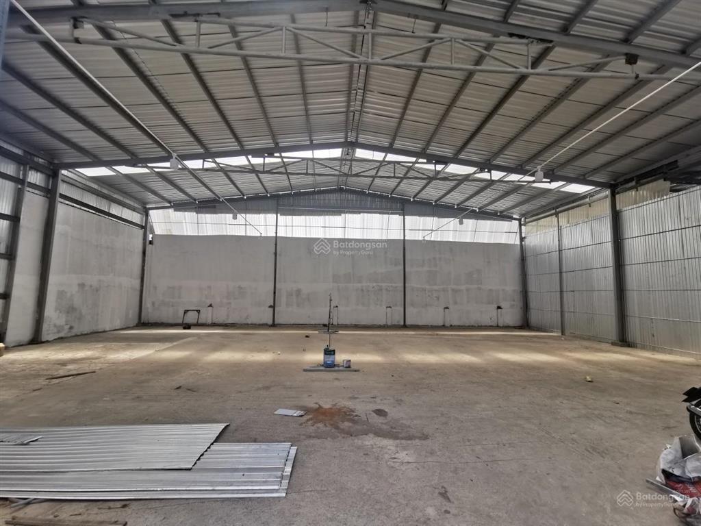 Chính chủ, cho thuê nhiều kho 200m2 giá 18 triệu. đường xe tải, không ngập nước.