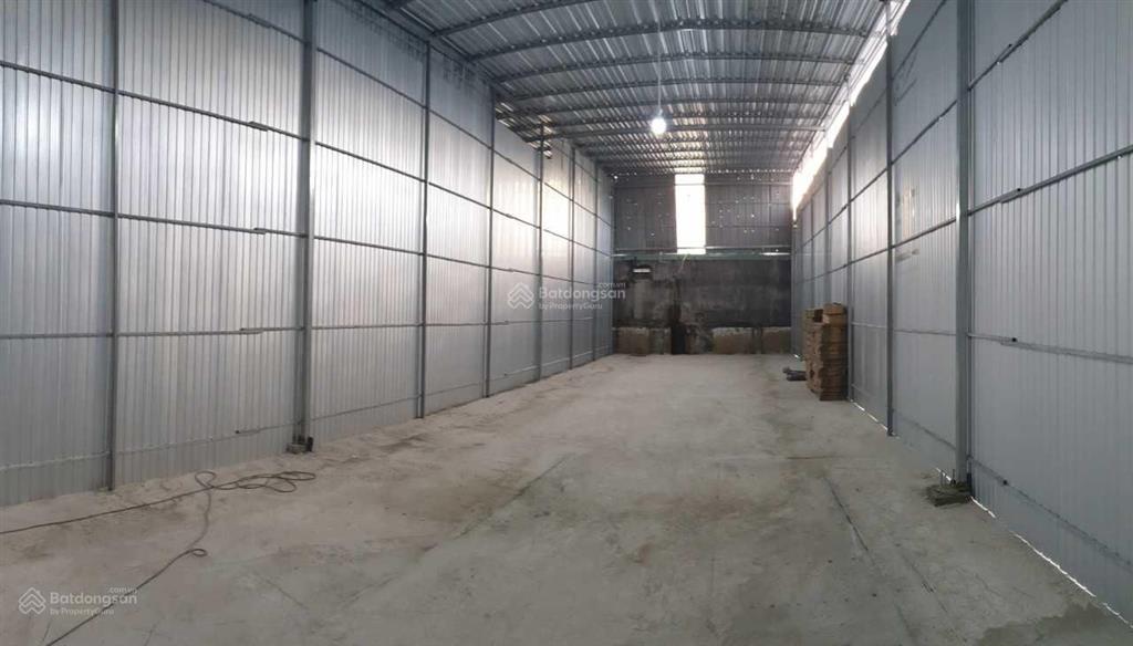 Chính chủ, cho thuê nhiều kho 200m2 giá 18 triệu. đường xe tải, không ngập nước.