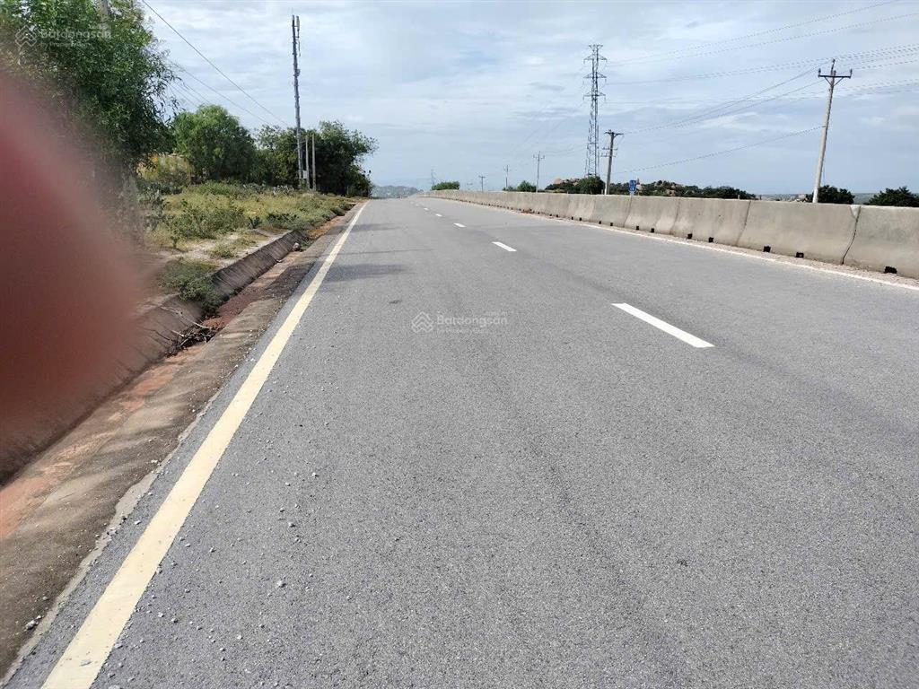 Chính chủ bán 5 mẫu đất biển sơn hải giá chỉ 250 triệu/sào mặt tiền khủng 215m đường đôi