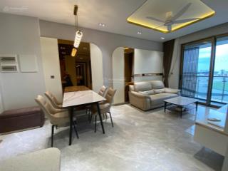 Bán căn hộ midtown 2 phòng ngủ, view thác nước, diện tích 82m2, nhà đẹp, giá tốt.