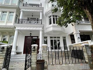 Bán biệt thự đường lớn khu nam phú mỹ hưng, diện tích 144m2, có hầm, sổ hồng chỉnh chủ