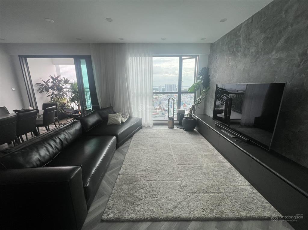 Siêu hiếm, căn hộ riviera point, dt 212m2, 4 pn, view ban công hướng đông, sổ hồng, full nội thất.
