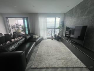 Siêu hiếm, căn hộ riviera point, 4 phòng ngủ view ban công hướng đông, sổ hồng, full nội thất.