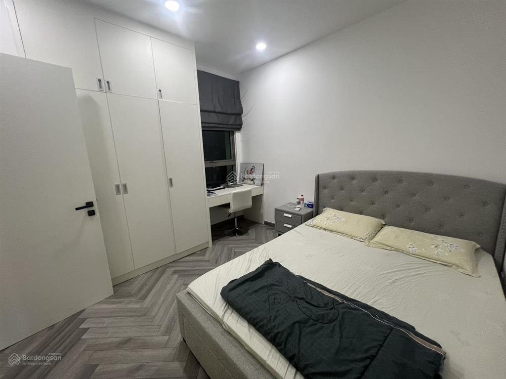 Siêu hiếm, căn hộ riviera point, dt 212m2, 4 pn, view ban công hướng đông, sổ hồng, full nội thất.