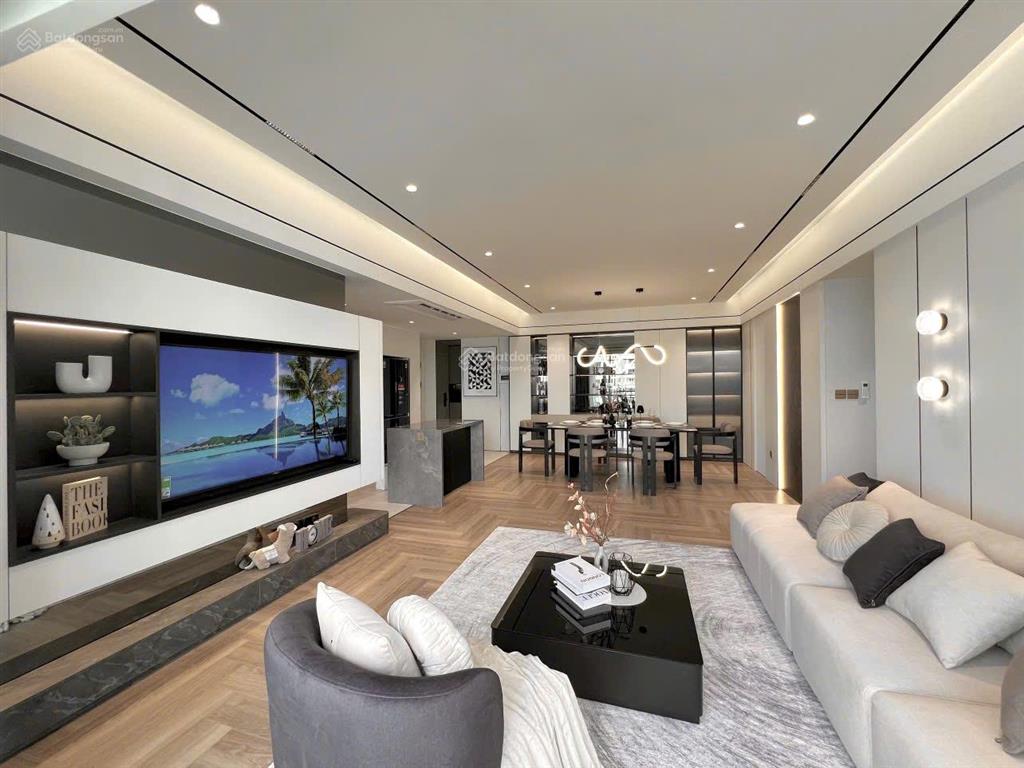 Bán căn hộ nội thất mới 100%, diện tích 123m2, 3pn2wc, căn góc, view công viên, chìa khóa trao tay