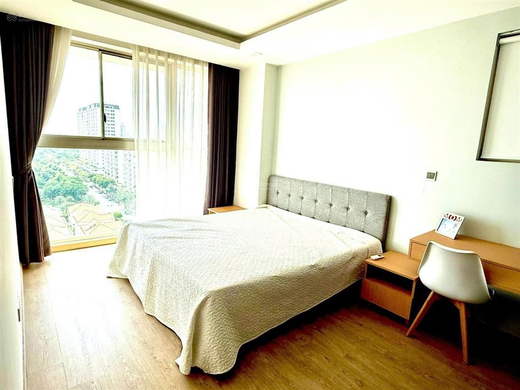 Tin thật. bán nhanh căn góc 2pn midtown tầng cao view biệt thự siêu thoáng. dt 84m2, 2pn, có ô xe