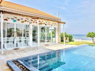 Bán homestay 450m2 mặt tiền đường lạc long quân và mặt biển phan thiết, bình thuận.  0903 652 ***