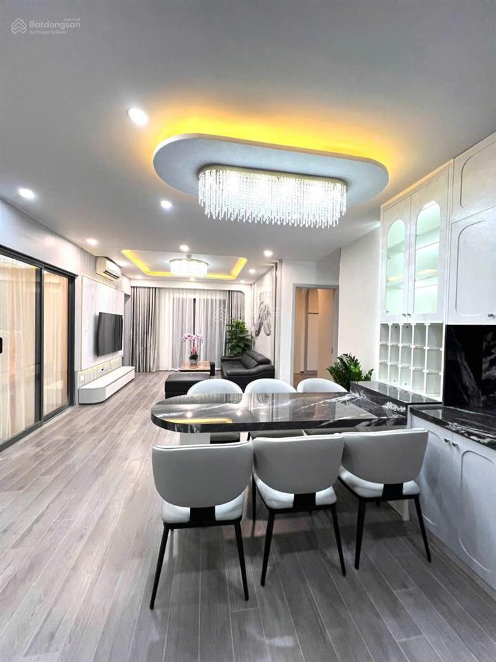 Chính chủ mua liền kề nên cần bán căn 133m2 3pn 3vs toà hpc 105 full đồ đẹp giá 8.5 tỷ có gia lộc