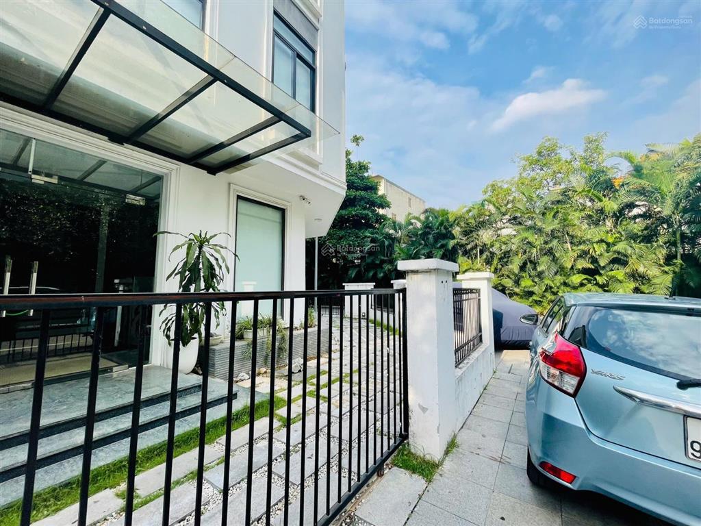 Chính chủ bán gấp bt vinhomes gardenia 193m2 5t mt 25m ô góc, thang máy giá rẻ 75 tỷ 0939 760 ***