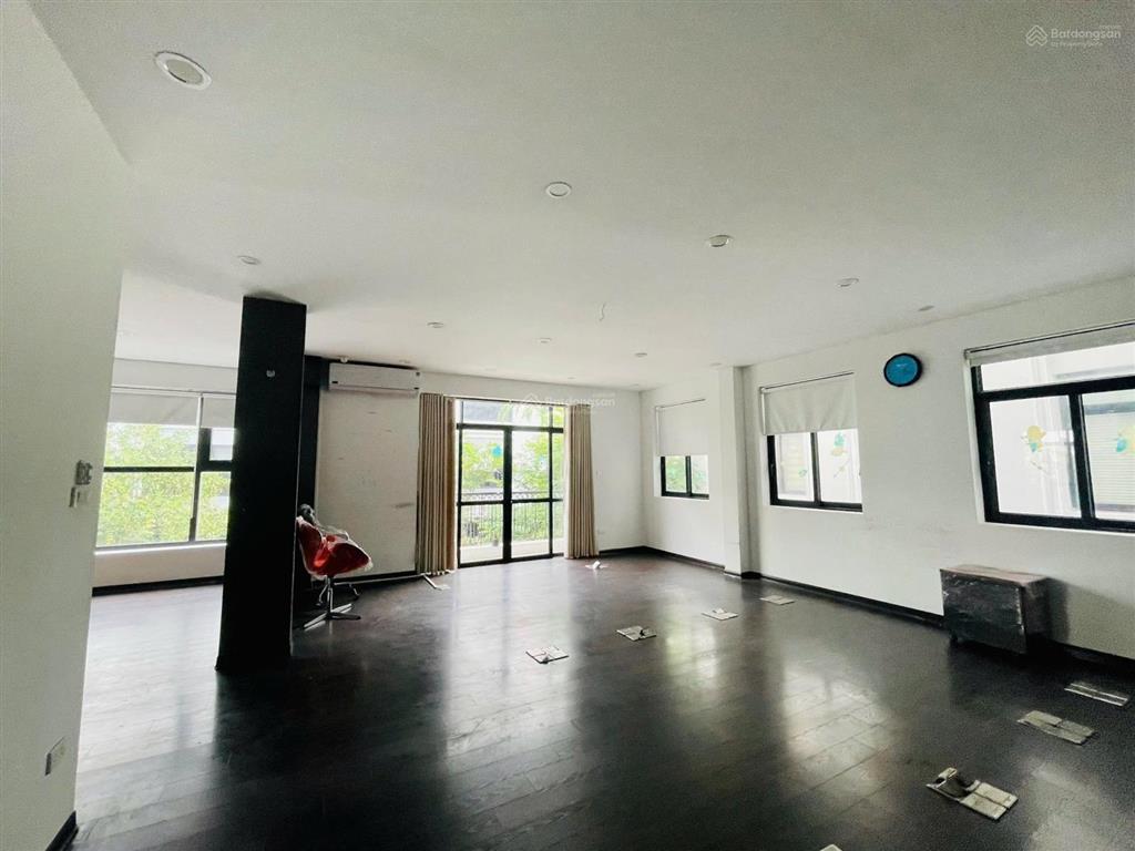 Chính chủ bán gấp bt vinhomes gardenia 193m2 5t mt 25m ô góc, thang máy giá rẻ 75 tỷ 0939 760 ***