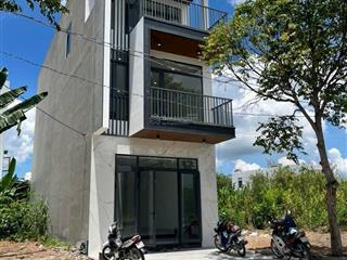 Bán nhà 4 phòng ngủ mới xây mặt tiền đường lớn a2 đối diện công viên kdc thiên lộc gần kcn phú thứ