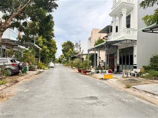 Bán nhà trệt lầu 3 phòng ngủ kdc cửu long đường nguyễn văn linh, bình thuỷ, cần thơ gần chợ bà bộ