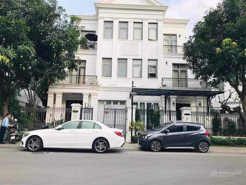 Bán biệt thự vườn đào, view vườn hoa, cạnh lotte, 300m2 có hầm, giá bán 140 tỷ