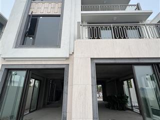 Bán biệt thự mặt biển hạ long, gần intercontinental 5 sao, sẵn nhà, đất ở sổ lâu dài