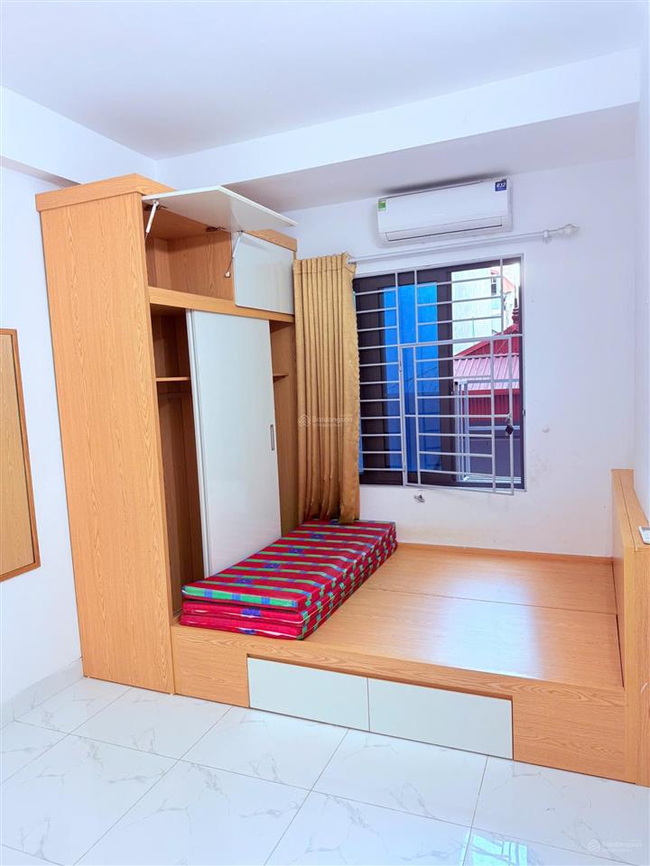 Sale sốc  1 ngủ 1 khách ngõ 68 triều khúc chỉ 4tr6 thôi nè  full đồ 28m2  ở 3 4 bạn thoải mái