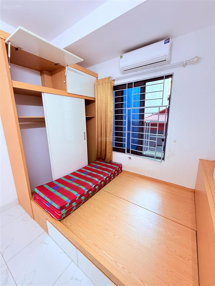 Sale sốc  1 ngủ 1 khách ngõ 68 triều khúc chỉ 4tr6 thôi nè  full đồ 28m2  ở 3 4 bạn thoải mái