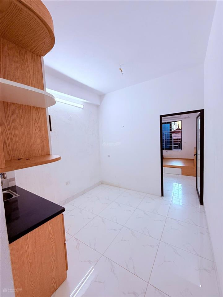 Sale sốc  1 ngủ 1 khách ngõ 68 triều khúc chỉ 4tr6 thôi nè  full đồ 28m2  ở 3 4 bạn thoải mái