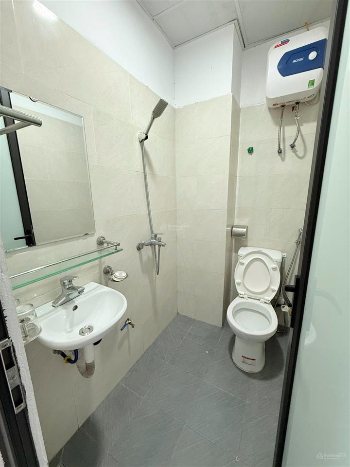 Sale sốc  1 ngủ 1 khách ngõ 68 triều khúc chỉ 4tr6 thôi nè  full đồ 28m2  ở 3 4 bạn thoải mái