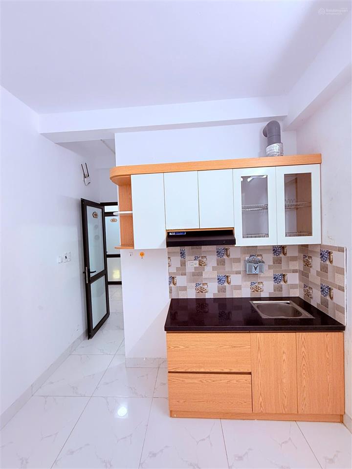 Sale sốc  1 ngủ 1 khách ngõ 68 triều khúc chỉ 4tr6 thôi nè  full đồ 28m2  ở 3 4 bạn thoải mái