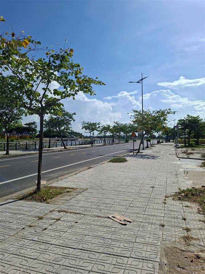 Bán đất mặt tiền view sông đường hùng vương dt khủng 636m2 vị trí đắc địa tại hội an