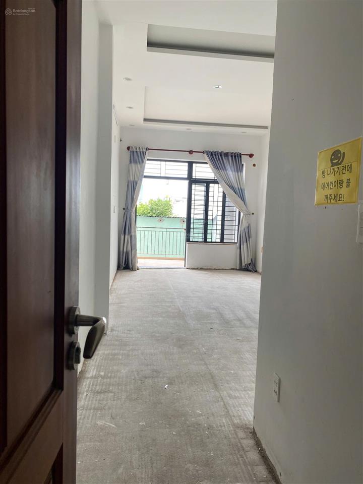 Bán nhà 3 tầng măt tiền tại đường núi thành, 158m2 giá siêu hời,