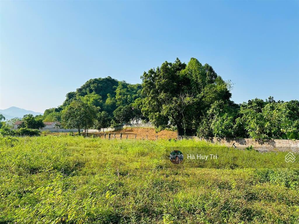 Siêu phẩm nghỉ dưỡng  5719m2  bám suối  có ao trong đất  giá rẻ chỉ 1,xtr/m2