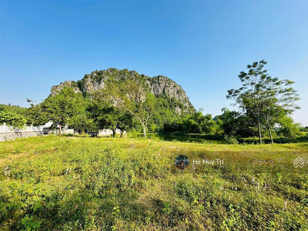 Siêu phẩm nghỉ dưỡng  5719m2  bám suối  có ao trong đất  giá rẻ chỉ 1,xtr/m2