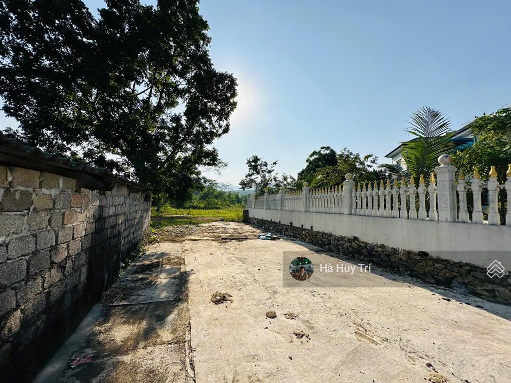 Siêu phẩm nghỉ dưỡng  5719m2  bám suối  có ao trong đất  giá rẻ chỉ 1,xtr/m2