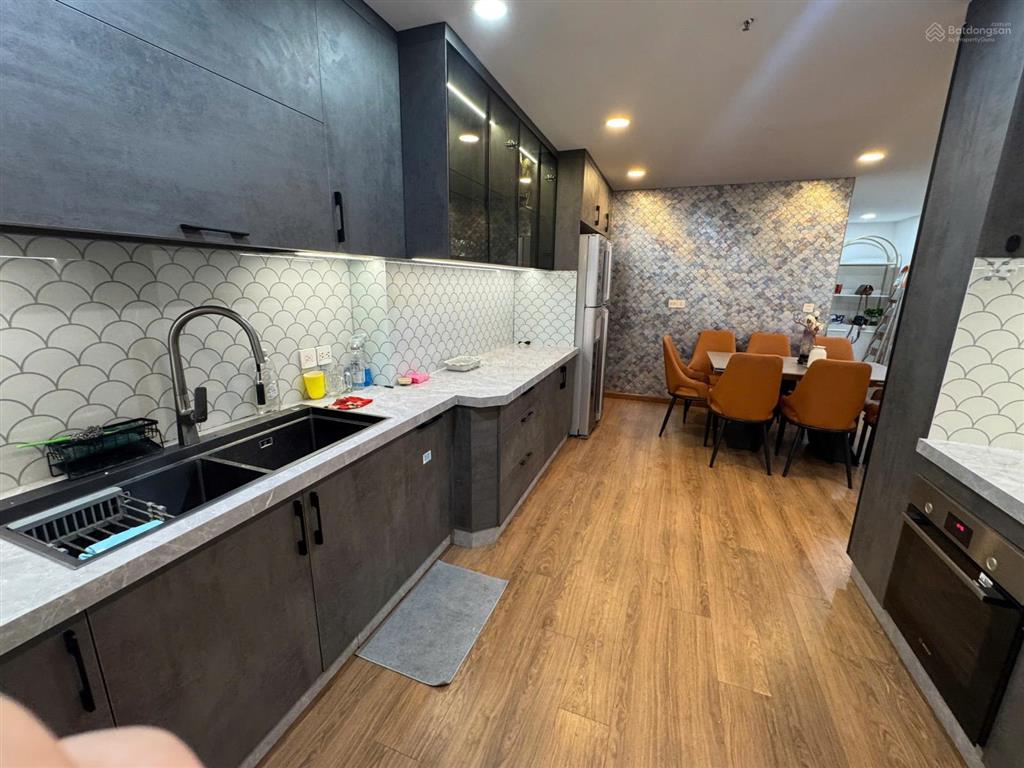 Sunrise city 6,8 tỷ, 106m2, 3pn, 2wc, view đẹp, tặng nội thất xịn
