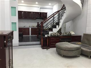 Bán nhà nguyên căn 3pn, 3wc, full nội thất  gần trung tâm, tiện ích đầy đủ