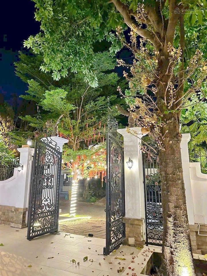 Cho thuê biệt thự đơn lập nam phú  khu compound an ninh, 5pn, nhà đầy đủ nội thất mới rất đẹp