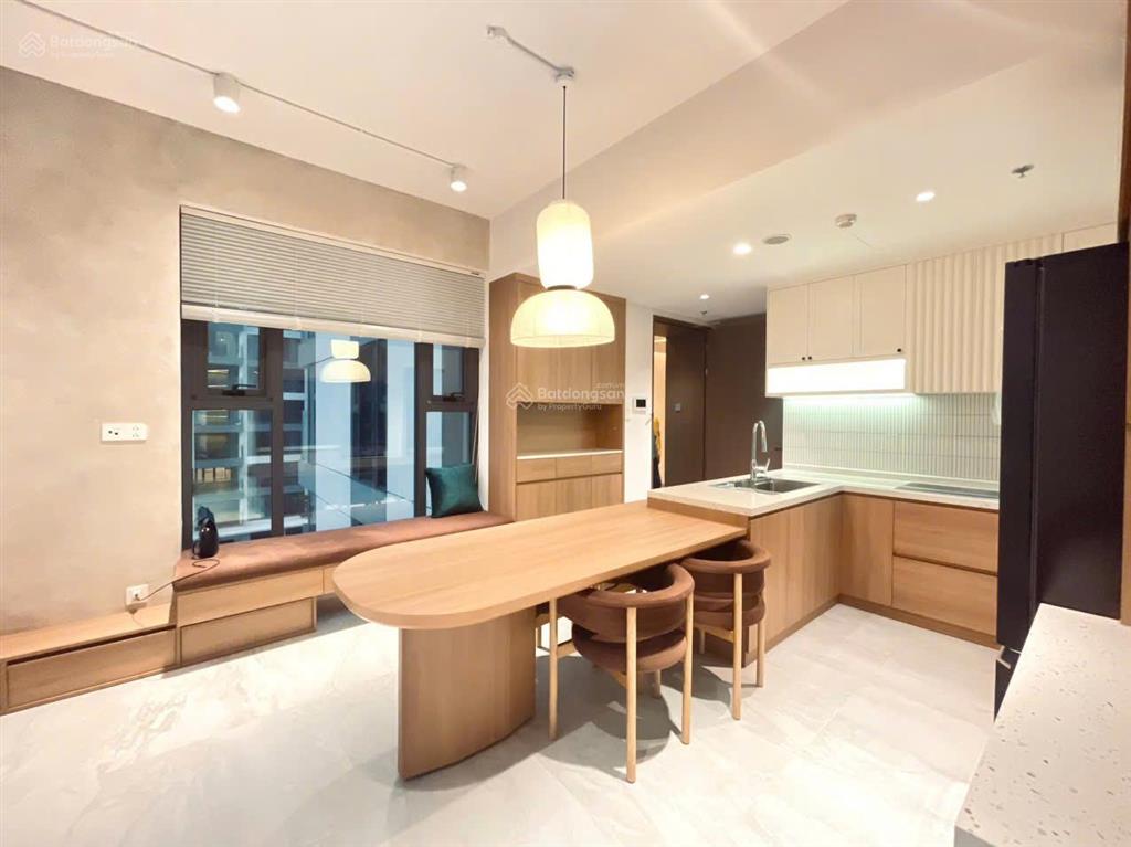 Giá hời, căn hộ 2pn cardinal court, lầu cao view đông nam rất đẹp, có ô xe, giá 10,5 tỷ