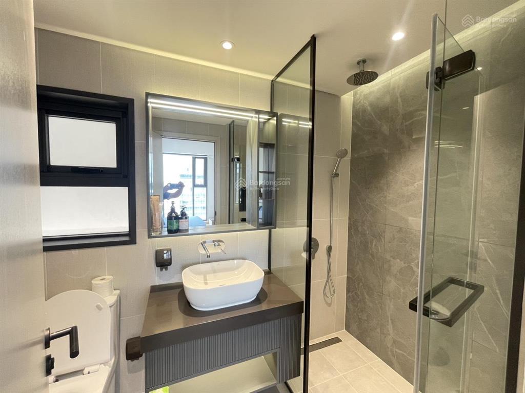 Giá hời, căn hộ 2pn cardinal court, lầu cao view đông nam rất đẹp, có ô xe, giá 10,5 tỷ
