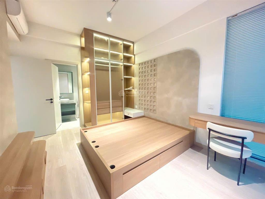 Giá hời, căn hộ 2pn cardinal court, lầu cao view đông nam rất đẹp, có ô xe, giá 10,5 tỷ