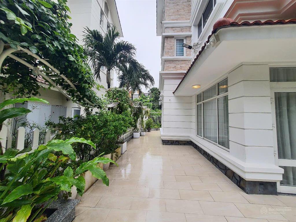 Cho thuê biệt thự đơn lập khu compound nam phú q7, dt đất 300m2 nhà rất đẹp, giá chỉ 85tr/tháng