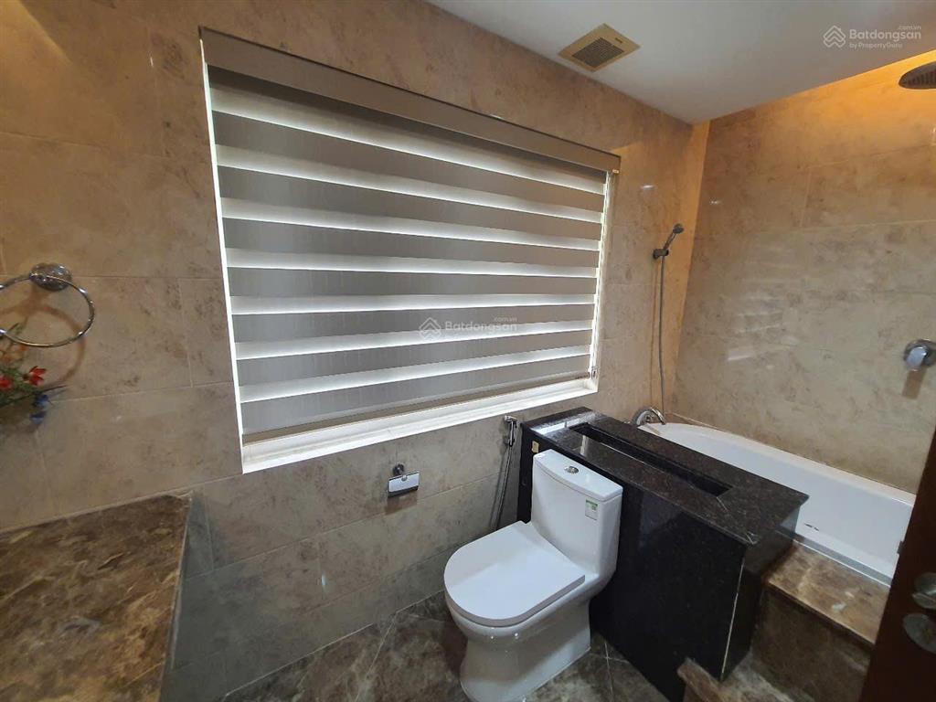 Cho thuê biệt thự đơn lập khu compound nam phú q7, dt đất 300m2 nhà rất đẹp, giá chỉ 85tr/tháng