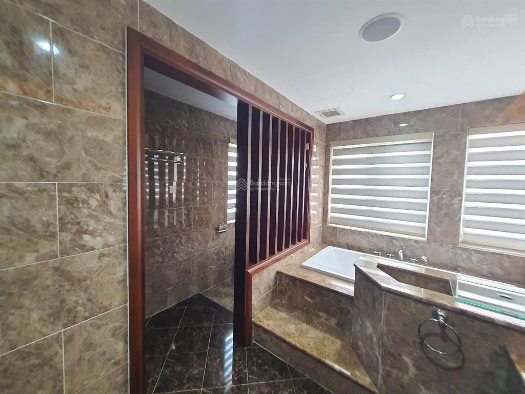Cho thuê biệt thự đơn lập khu compound nam phú q7, dt đất 300m2 nhà rất đẹp, giá chỉ 85tr/tháng