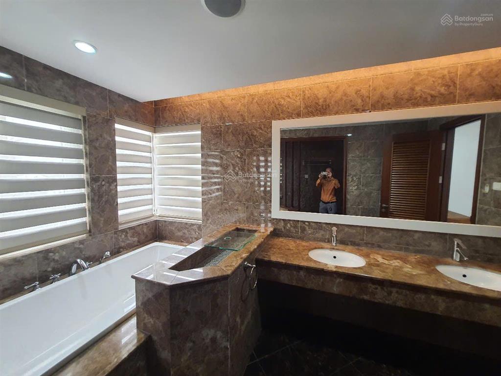 Cho thuê biệt thự đơn lập khu compound nam phú q7, dt đất 300m2 nhà rất đẹp, giá chỉ 85tr/tháng