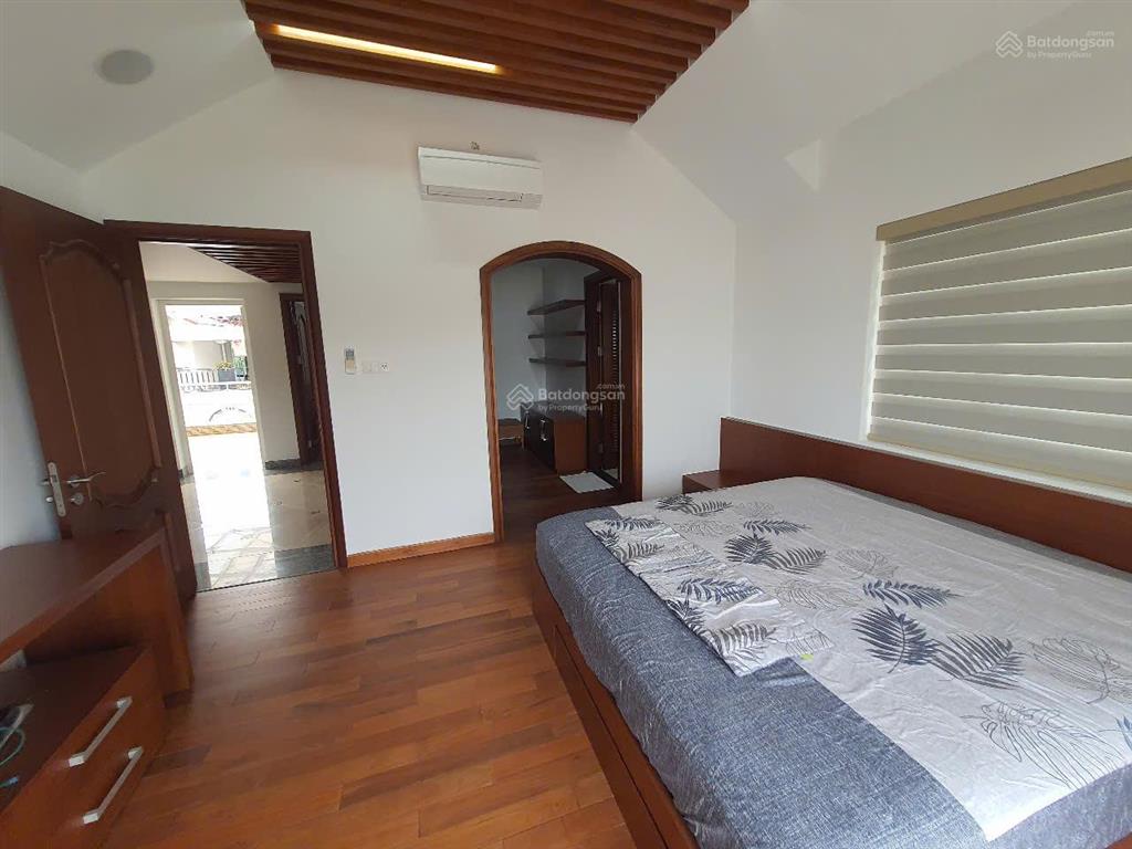 Cho thuê biệt thự đơn lập khu compound nam phú q7, dt đất 300m2 nhà rất đẹp, giá chỉ 85tr/tháng