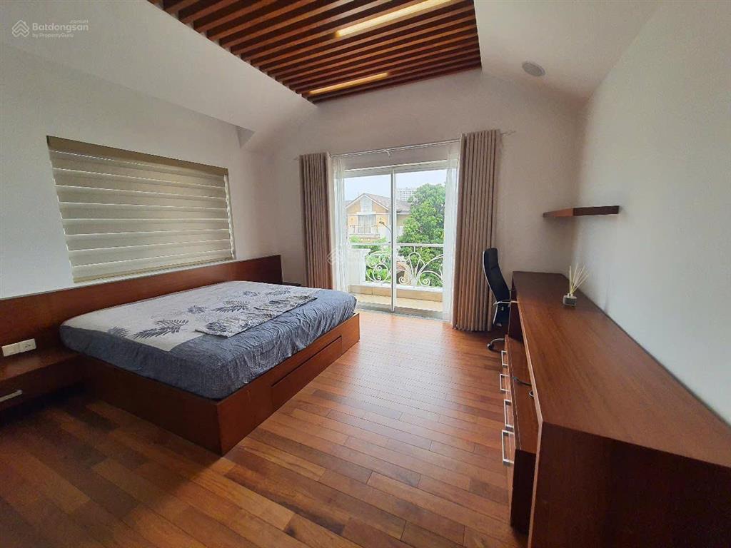 Cho thuê biệt thự đơn lập khu compound nam phú q7, dt đất 300m2 nhà rất đẹp, giá chỉ 85tr/tháng