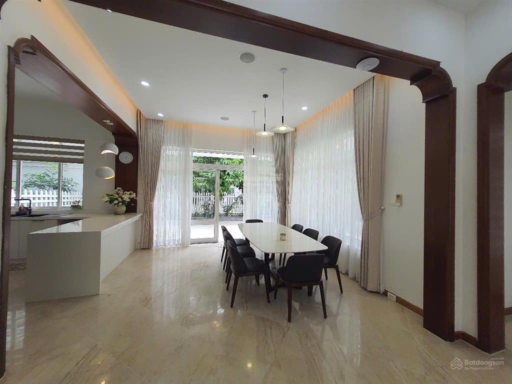 Cho thuê biệt thự đơn lập khu compound nam phú q7, dt đất 300m2 nhà rất đẹp, giá chỉ 85tr/tháng