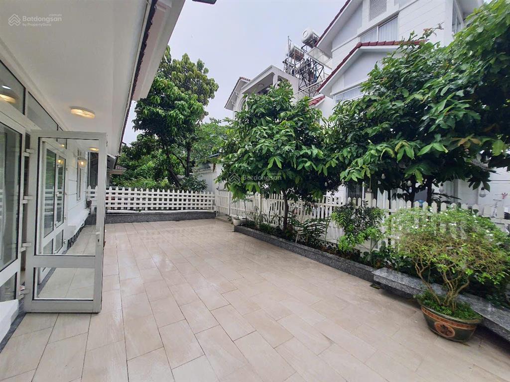 Cho thuê biệt thự đơn lập khu compound nam phú q7, dt đất 300m2 nhà rất đẹp, giá chỉ 85tr/tháng