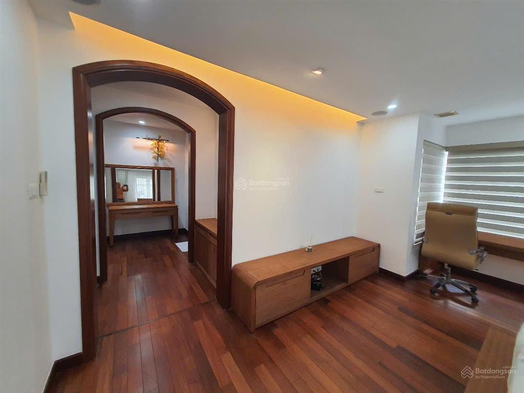 Cho thuê biệt thự đơn lập khu compound nam phú q7, dt đất 300m2 nhà rất đẹp, giá chỉ 85tr/tháng