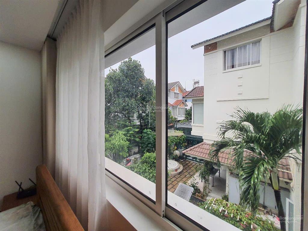 Cho thuê biệt thự đơn lập khu compound nam phú q7, dt đất 300m2 nhà rất đẹp, giá chỉ 85tr/tháng