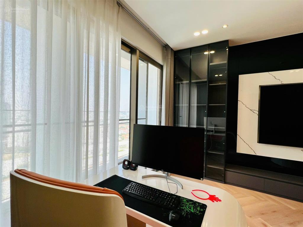 Bán nhanh penthouse m8 vip pmh, 1 sàn dt 307m2, view toàn thành phố, bán được cho người nước ngoài