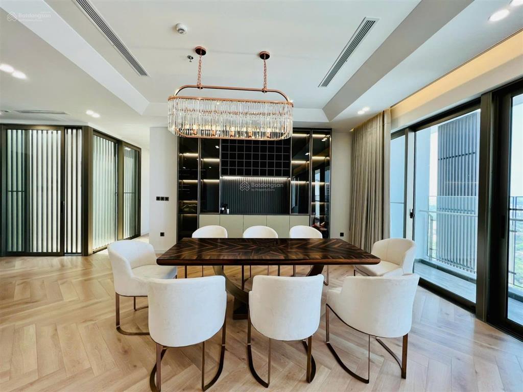 Bán nhanh penthouse m8 vip pmh, 1 sàn dt 307m2, view toàn thành phố, bán được cho người nước ngoài